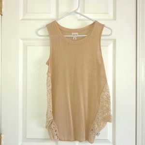 Mossimo creme tank with lace detailed sides